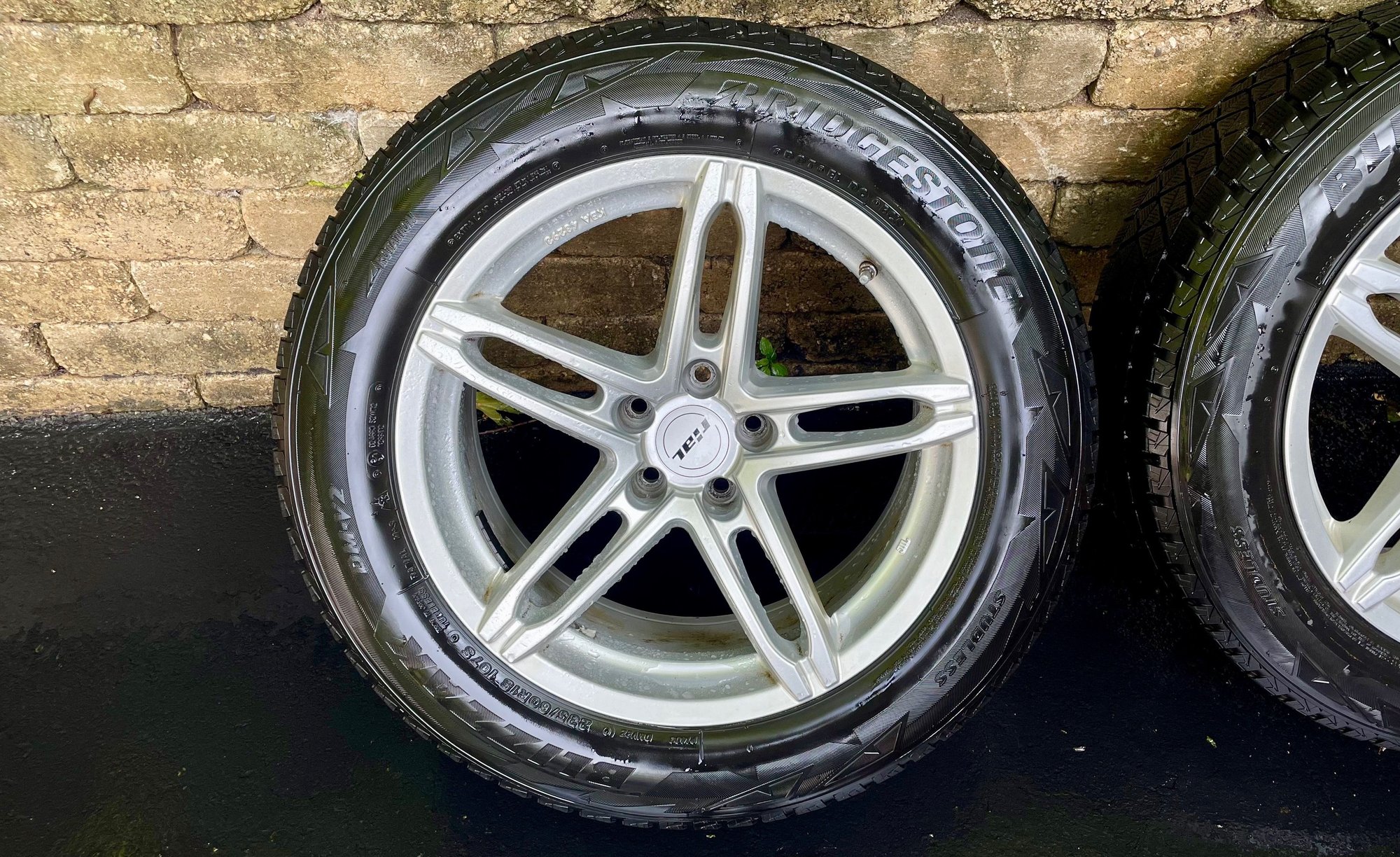 Wheels and Tires/Axles - Macan Bridgestone Blizzak DM-V2 snow tires and wheels 18” - Used - 2015 to 2022 Porsche Macan - Ann Arbor, MI 48105, United States