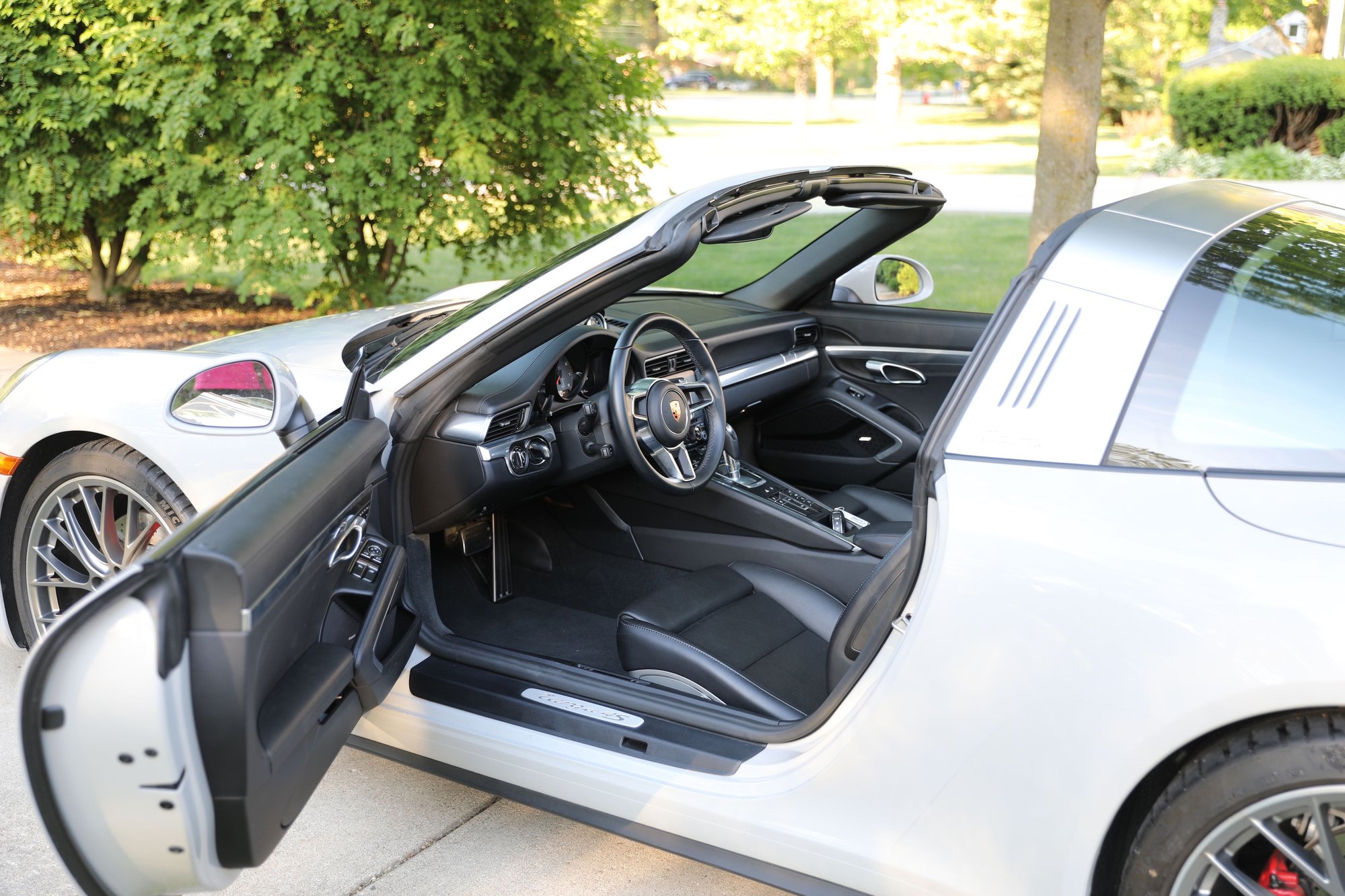 2018 Porsche 911 - 2018 Targa 4S.Hard to Find Chalk/Black. PDK. 7200 Miles. Mint! CPO until 2024. - Used - VIN WP0BB2A95JS135086 - Chicago Area, IL 60014, United States