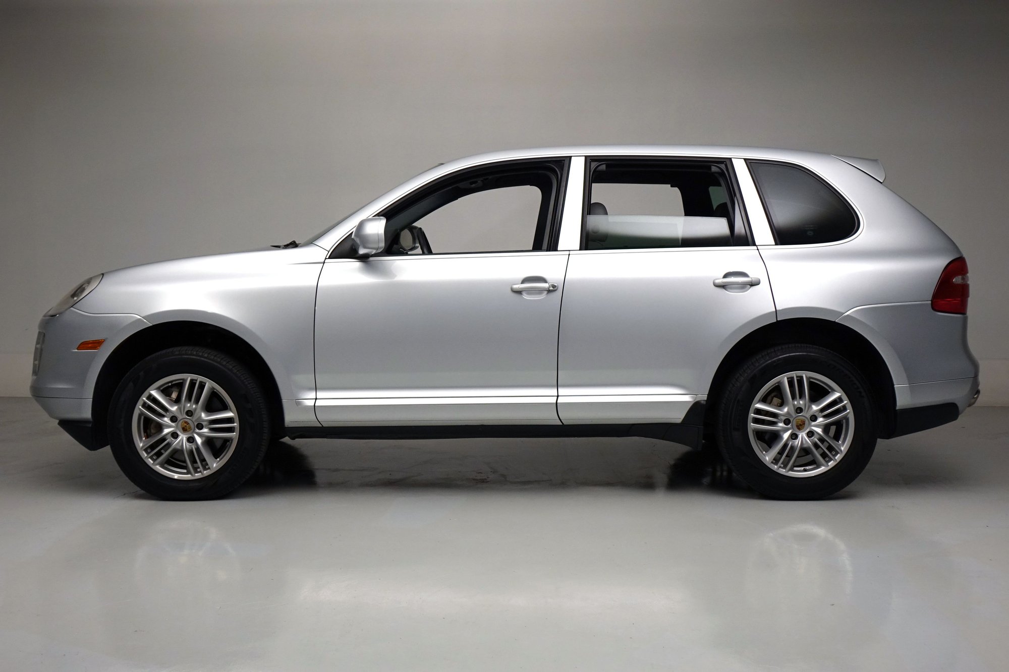 2008 Porsche Cayenne - 2008 Cayenne S - 78k miles - 4.8 liter V8 - 385 hp - very clean - Texas - Used - VIN WP1AB29P38LA40592 - 78,300 Miles - 8 cyl - AWD - Automatic - SUV - Silver - Dallas, TX 75229, United States