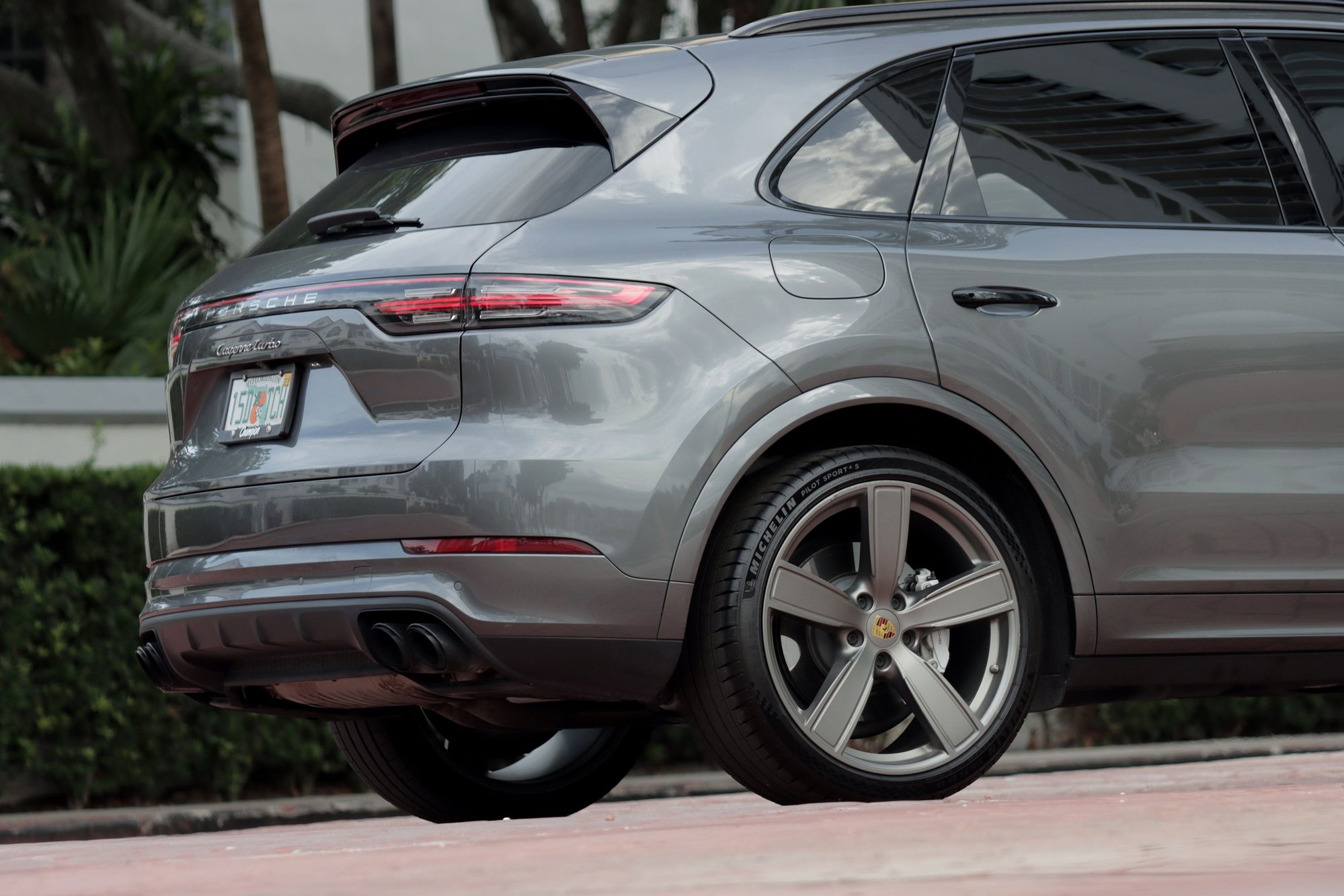 2019 Porsche Cayenne - 2019 Porsche Cayenne Turbo w/ 25K miles - Used - VIN WP1AF2AY4KDA81288 - 25,389 Miles - 8 cyl - AWD - Automatic - SUV - Gray - Aventura, FL 33180, United States