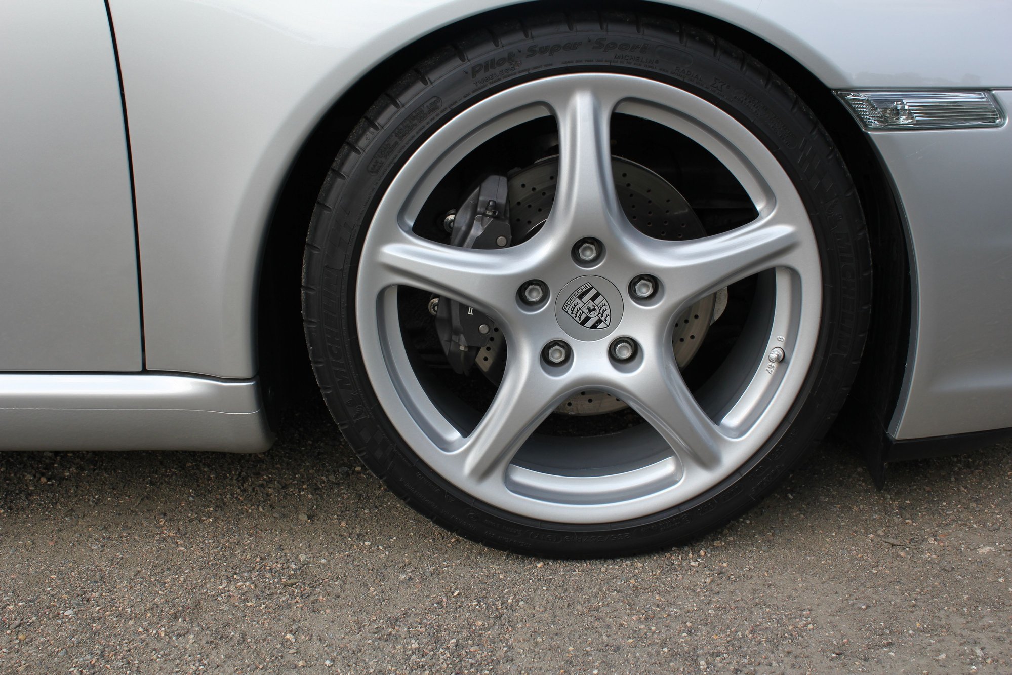 2007 Porsche 911 - 2007 997 Carrera, 18k miles, Very Clean - Used - VIN WP0AA29927S710708 - 18,025 Miles - 6 cyl - 2WD - Manual - Coupe - Silver - Lakewood, CO 80228, United States