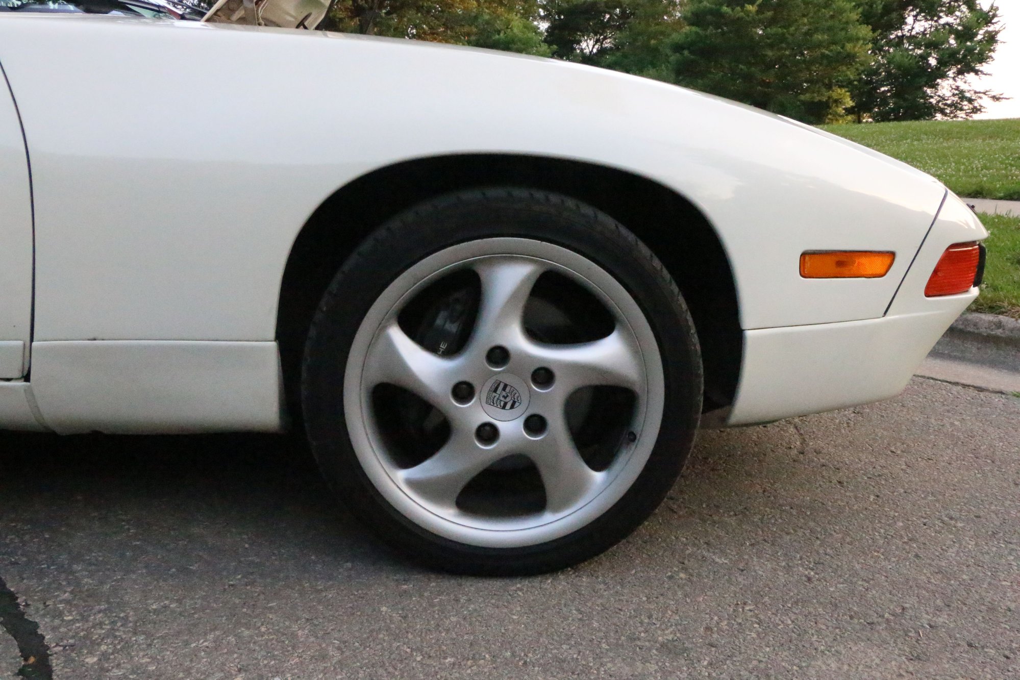 1990 Porsche 928 - Porsche 928 S4 1990 Manual! Low miles!! Excellent Driver!!! - Used - VIN WP0JB2924LS860376 - 72,625 Miles - 8 cyl - 2WD - Manual - Coupe - White - Madison, WI 53715, United States