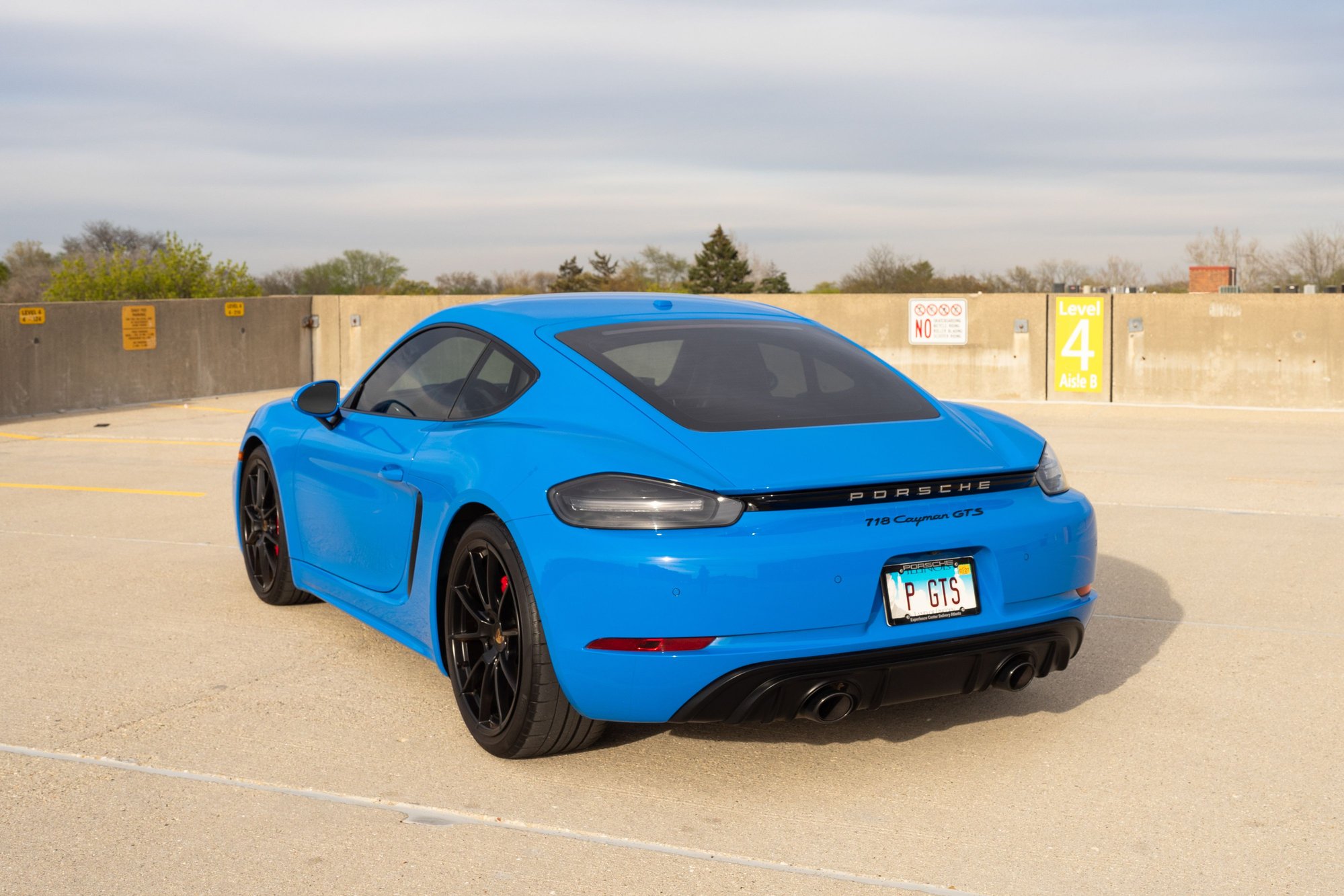 2022 Porsche 718 - 2022 Porsche 718 Cayman GTS 4.0 PDK — Shark Blue — 15k Miles — Extra Wheels - Used - VIN WP0AD2A82NS268262 - 15,270 Miles - 6 cyl - 2WD - Automatic - Coupe - Blue - Arlington Heights, IL 60004, United States