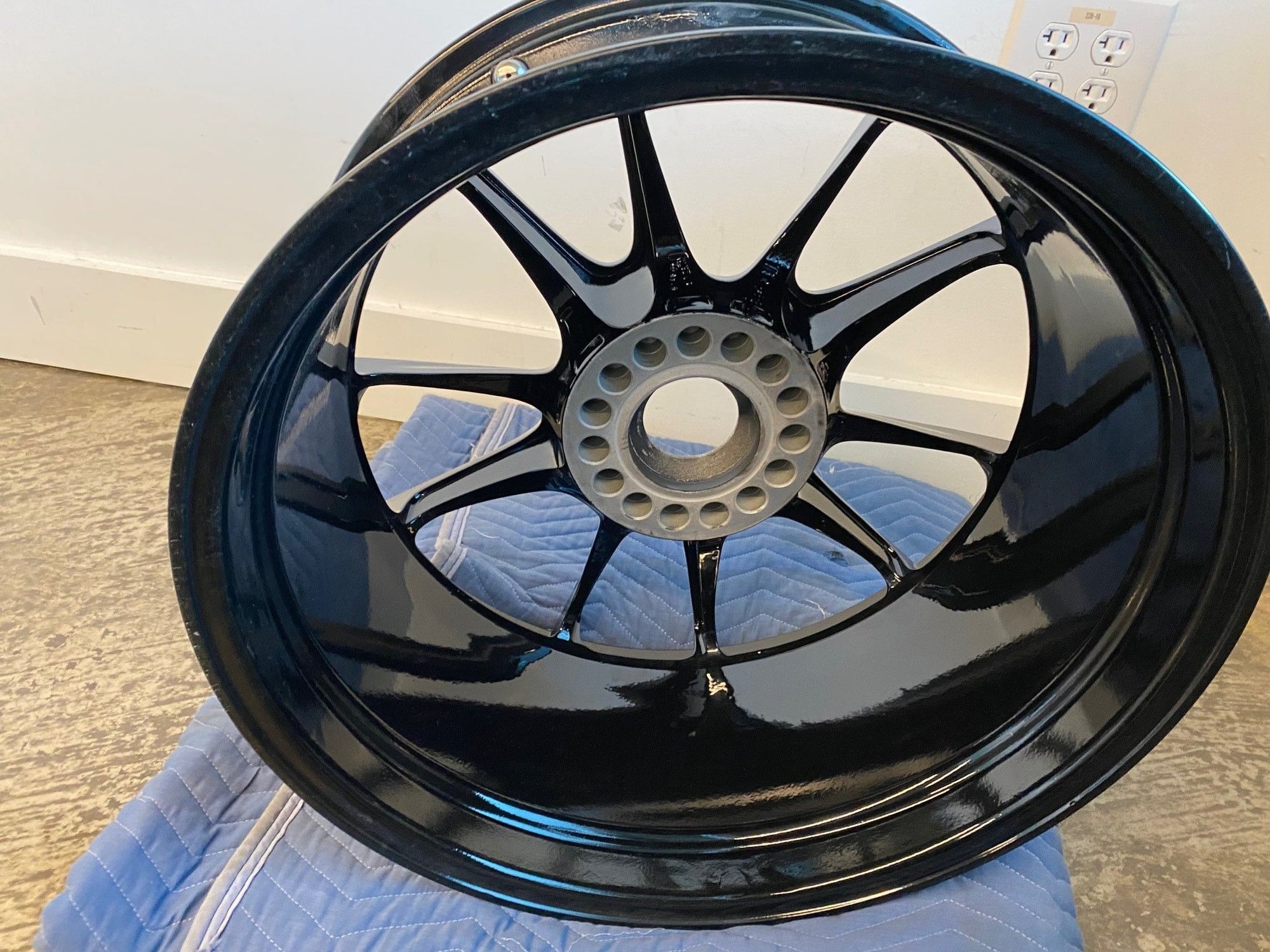 Wheels and Tires/Axles - Porsche 911 997.2 Centerlock Gt3 wheel front 19x8.5 - Used - 0  All Models - Jersey City, NJ 07306, United States