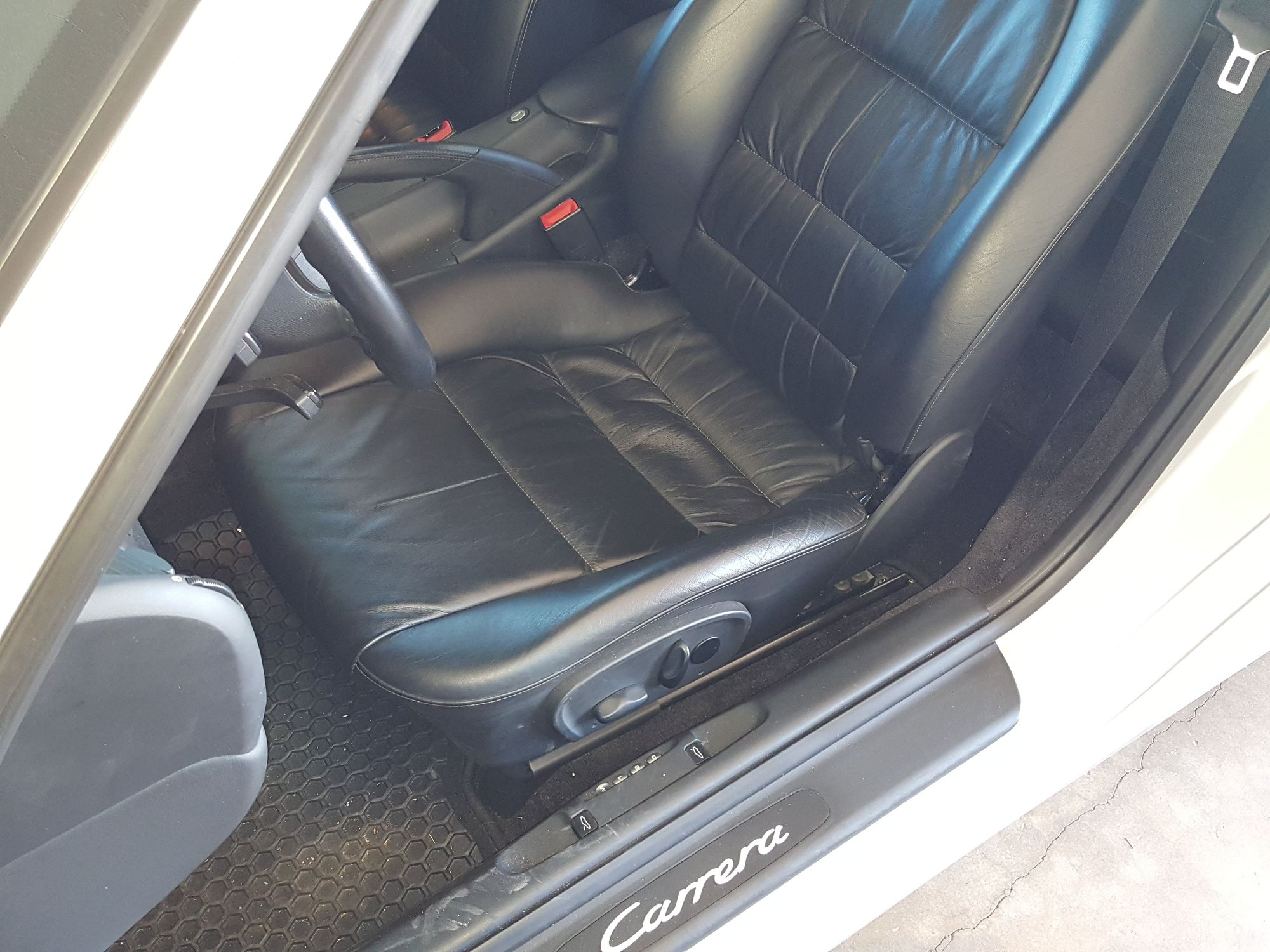 2001 Porsche 911 - 2001 996 LOW MILE MANUAL COUPE - Used - VIN WP0AA29911S621851 - 34,300 Miles - 6 cyl - 2WD - Manual - Coupe - Silver - Glendale, AZ 85310, United States