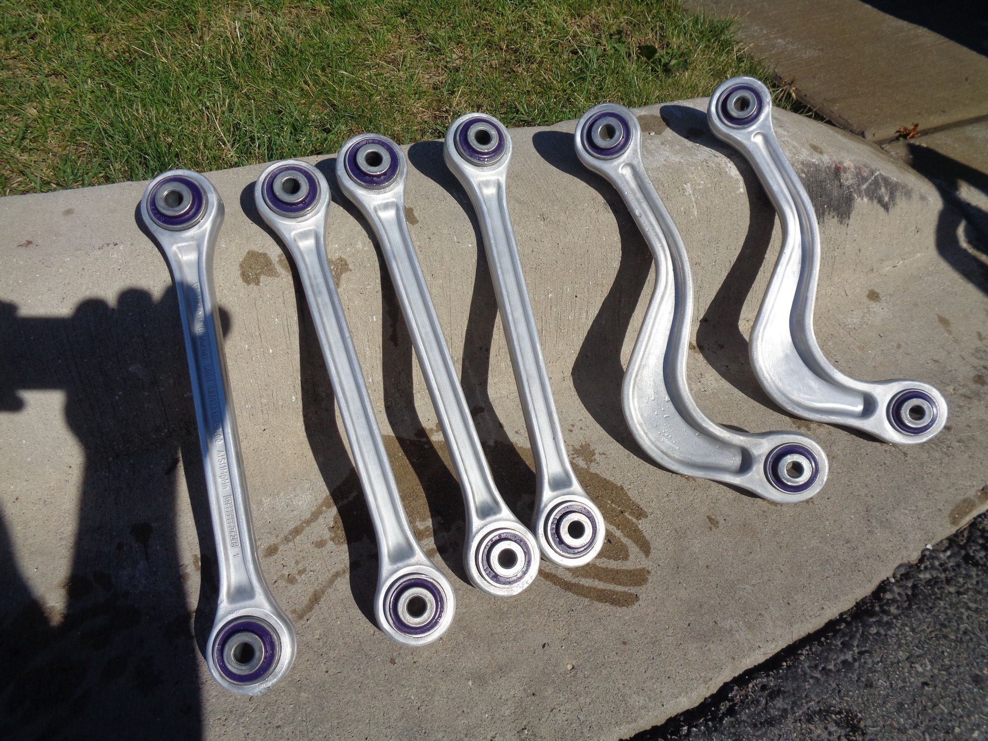 12 upper bushings - 3 arms per side