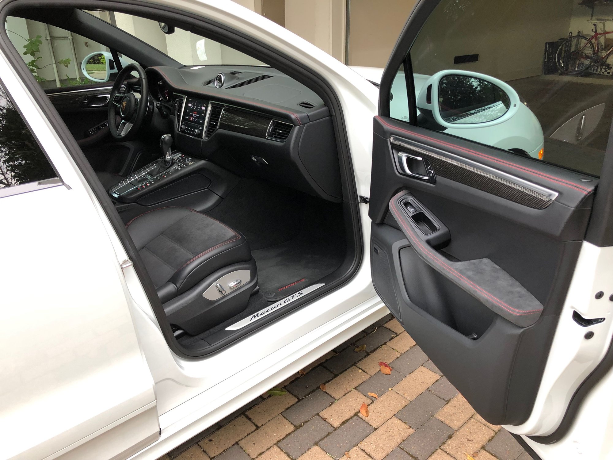 2018 Porsche Macan - 2018 Macan GTS - White, Full Leather GTS Interior, 4500 miles - Used - VIN WP1AG2A55JLB61786 - 4,500 Miles - 6 cyl - 4WD - Automatic - SUV - White - Houston, TX 77019, United States