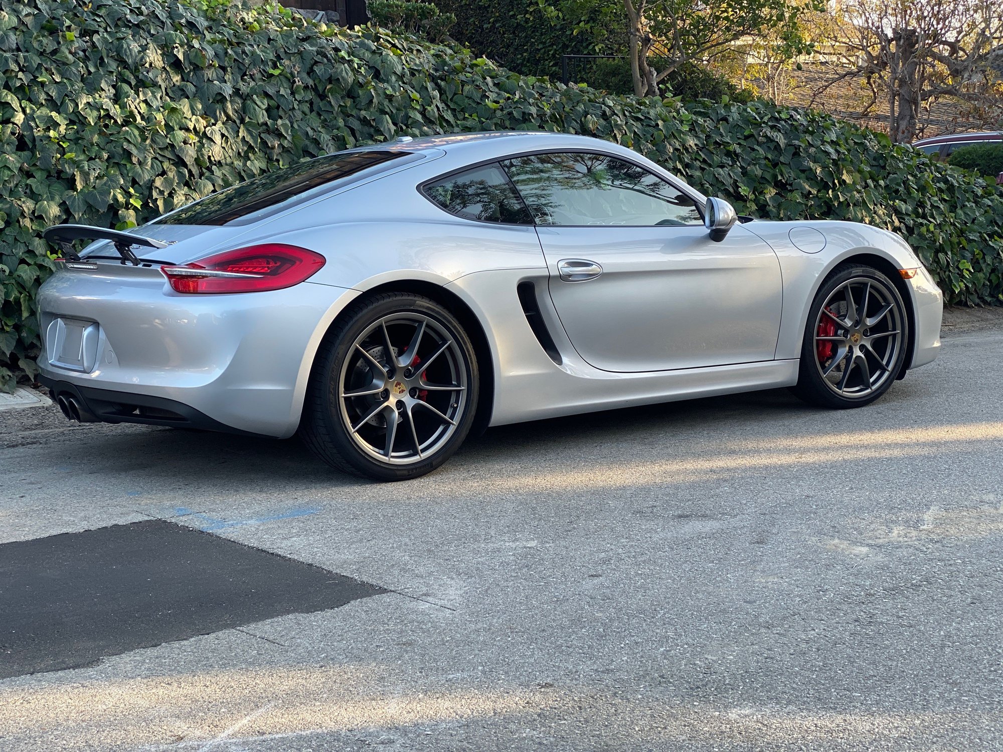 2014 Porsche Cayman - 2014 Cayman S PDK - Used - VIN WP0AB2A89EK192271 - 31,000 Miles - 6 cyl - 2WD - Automatic - Coupe - Silver - Laguna Beach, CA 92651, United States