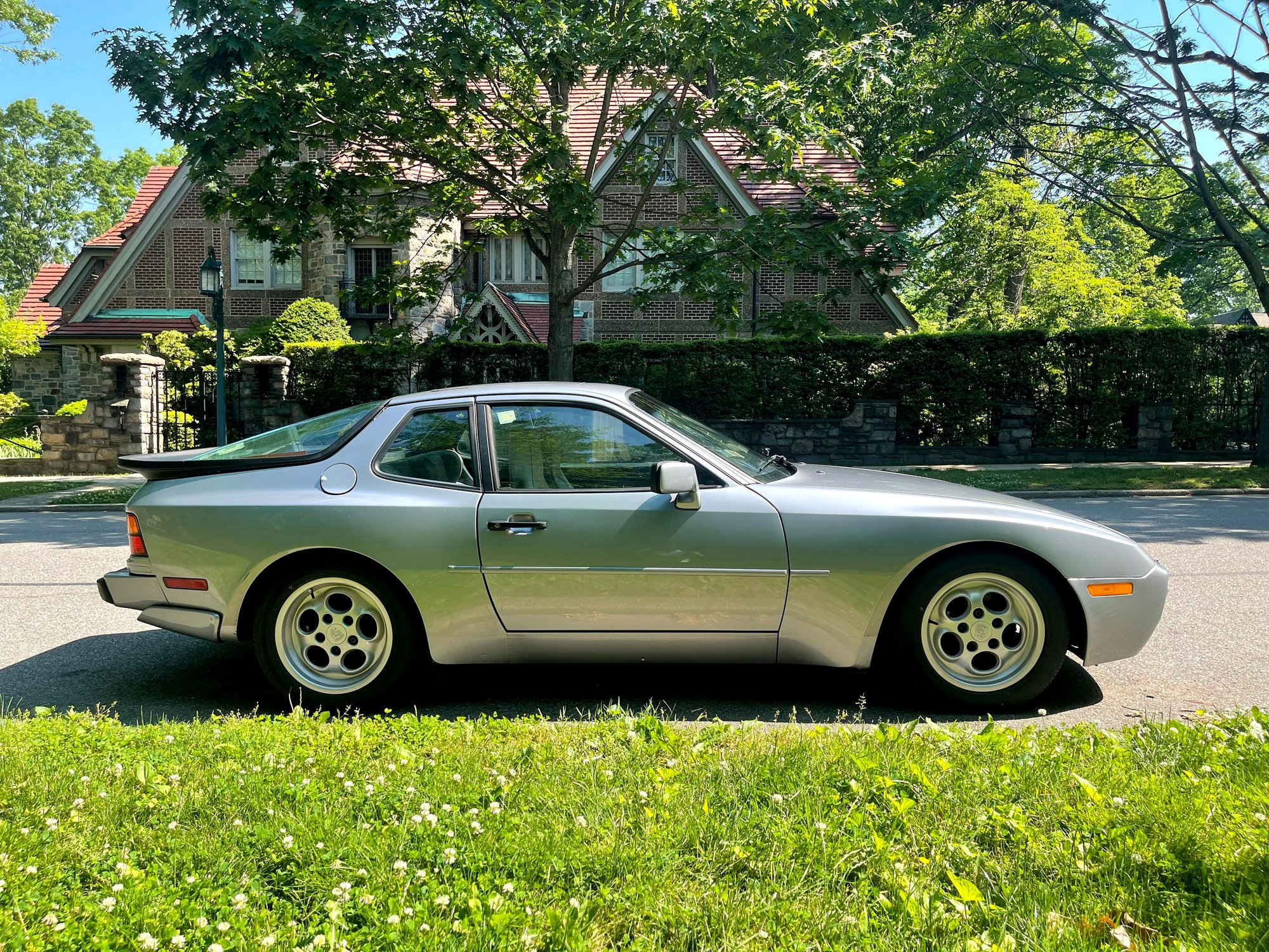 1986 Porsche 944 - 1986 Porsche 944 Turbo Rare Sapphire Metallic Color White Leather Interior 85k miles - Used - VIN WP0AA0951GN151622 - 85,000 Miles - 4 cyl - 2WD - Manual - Coupe - Silver - Forest Hills, NY 11375, United States