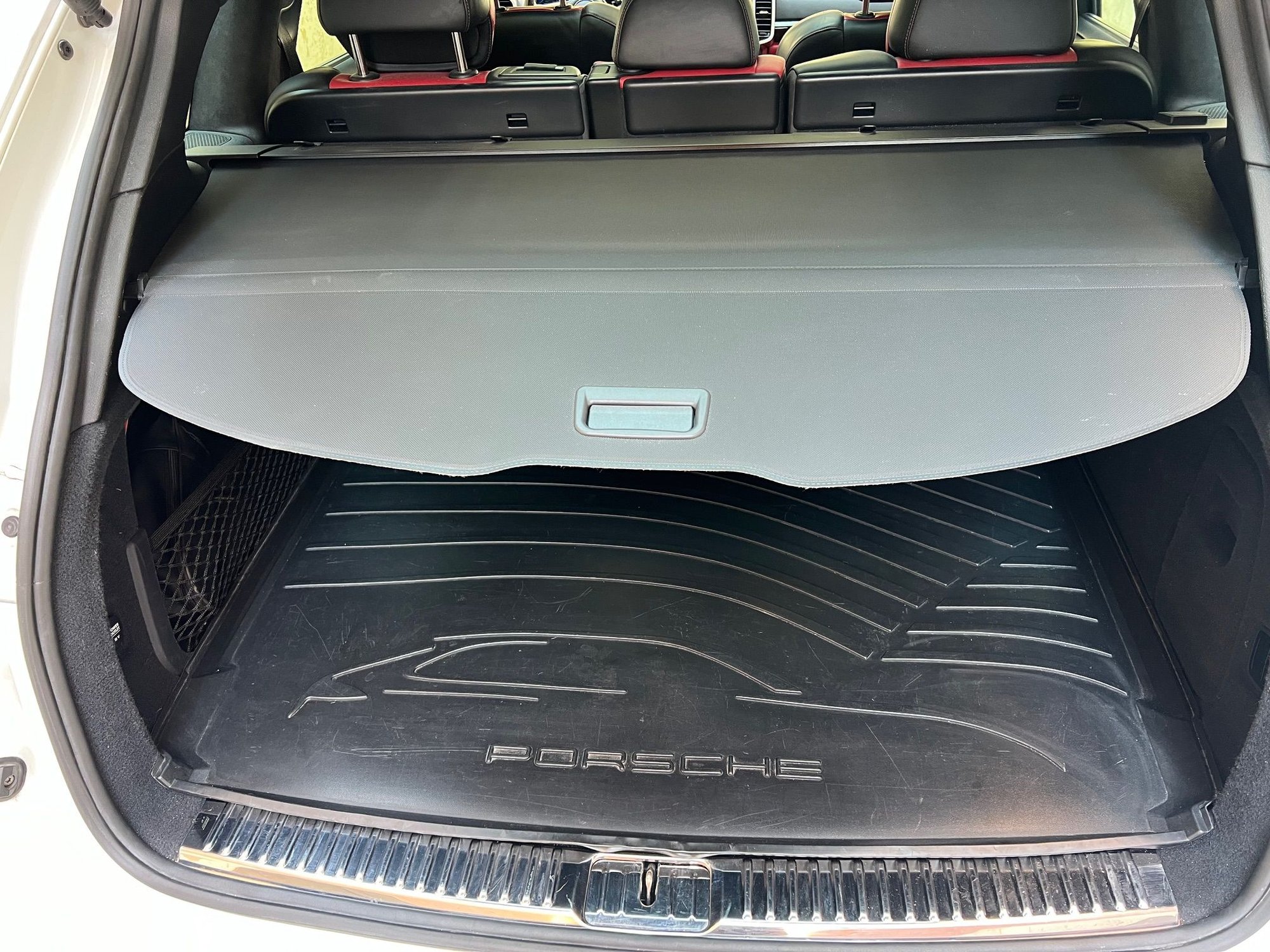 2017 Porsche Cayenne - WTS 2017 Porsche Cayenne Turbo, White/Garnett Red, 69.7k miles - Used - Chicago, IL 60610, United States