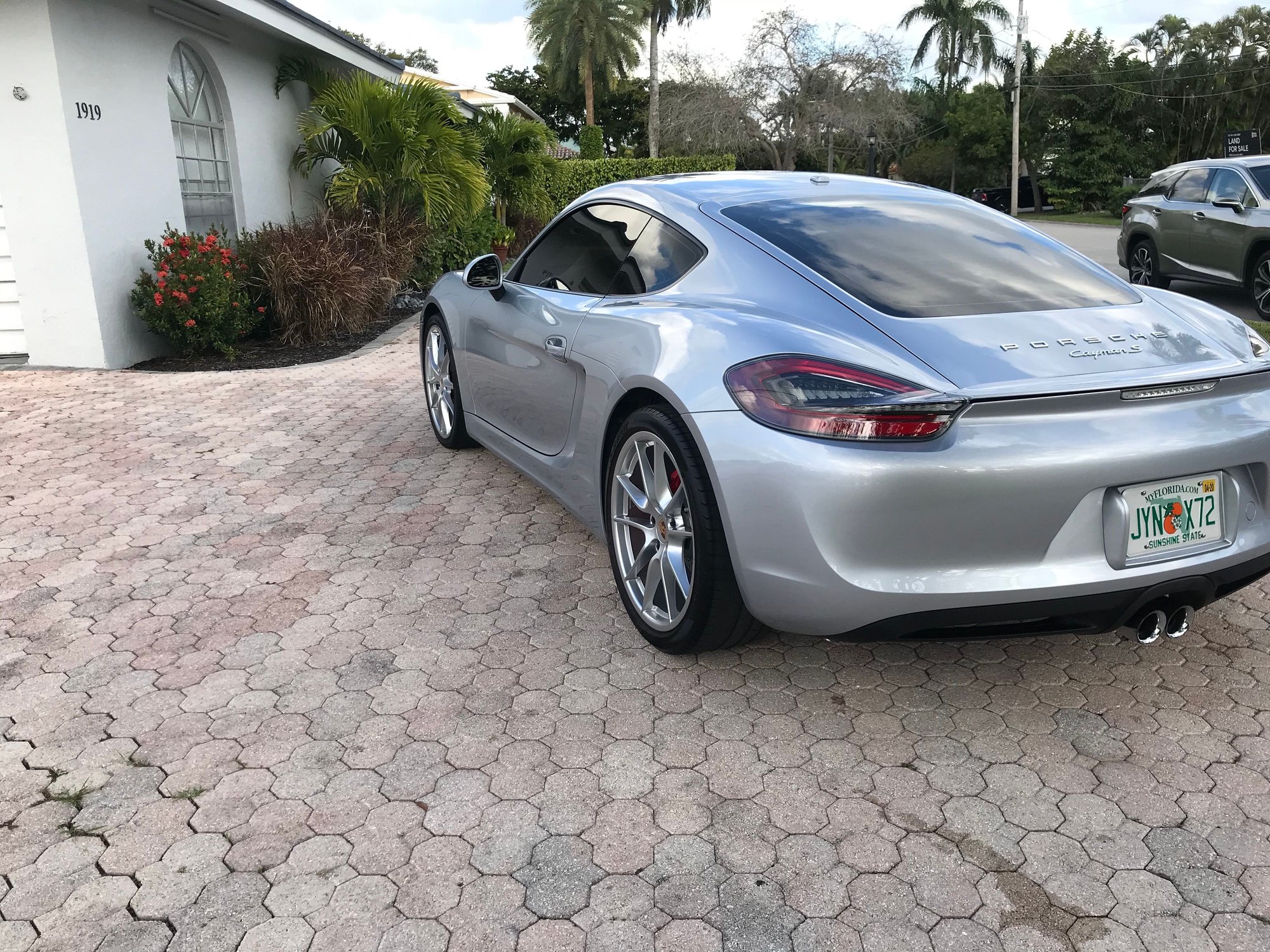 2015 Porsche Cayman - 2015 Porsche Cayman S 981 garage kept, freshly detailed and serviced! - Used - VIN WP0AB2A81FK181282 - 14,750 Miles - 6 cyl - 2WD - Automatic - Coupe - Silver - Fort Lauderdale, FL 33315, United States