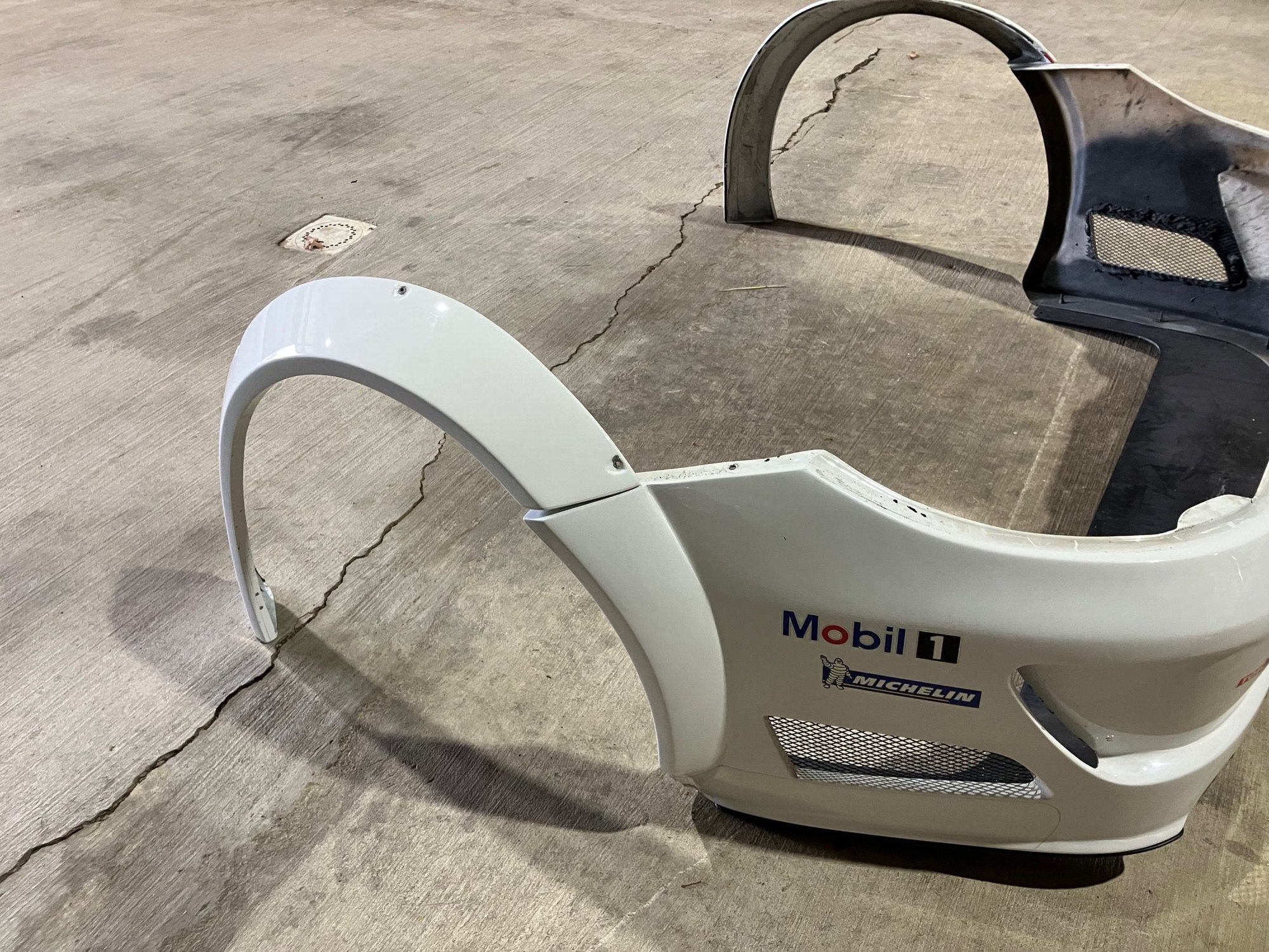 2010 Porsche GT3 - parting out gt3 race car. - Ellwood City, PA 16117, United States