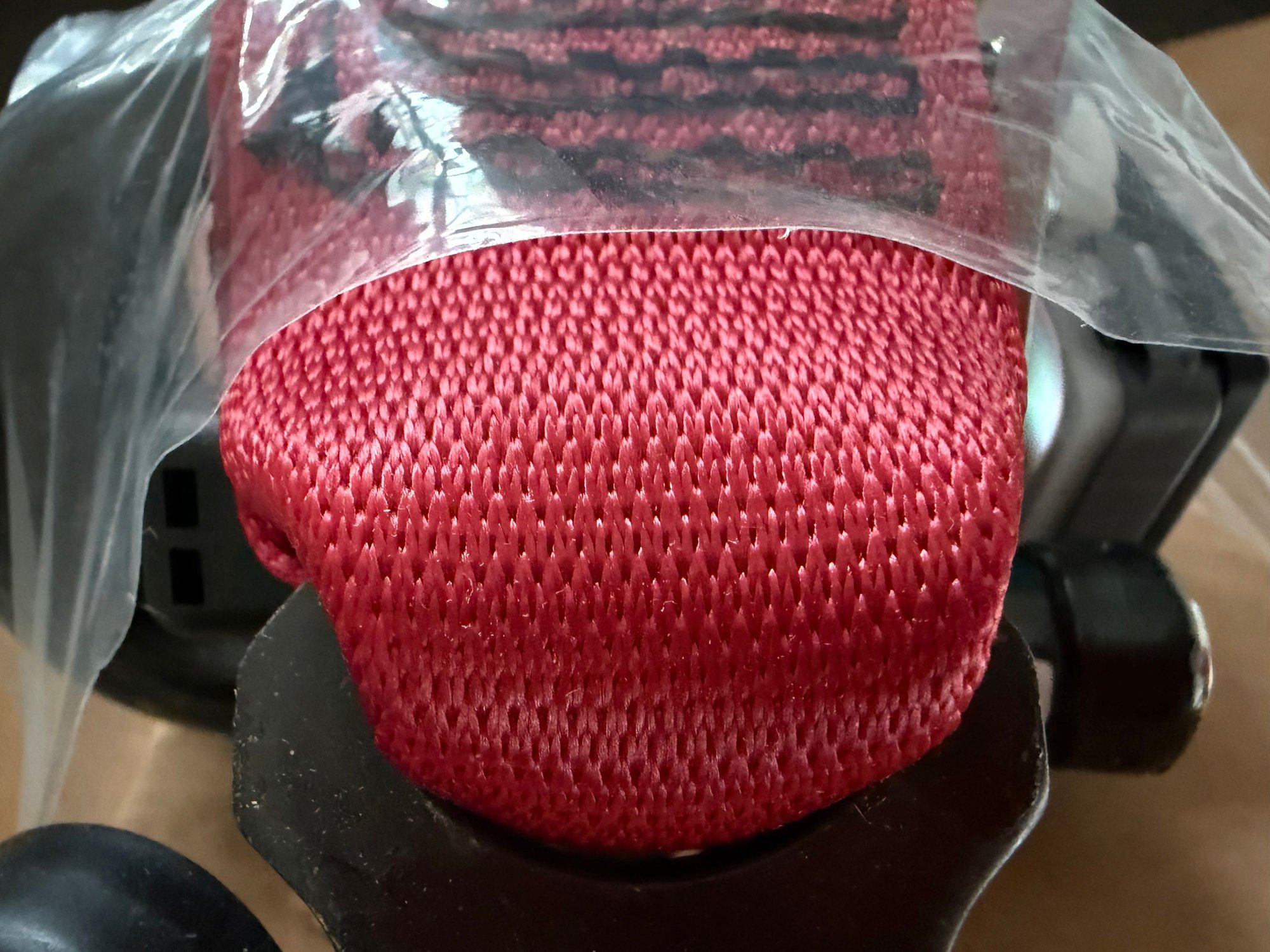 Interior/Upholstery - NEW Porsche OEM Three-point safety belts Carmine Red ALL 718 models - New - 2017 to 2024 Porsche 718 - Westlake Village, CA 91361, United States