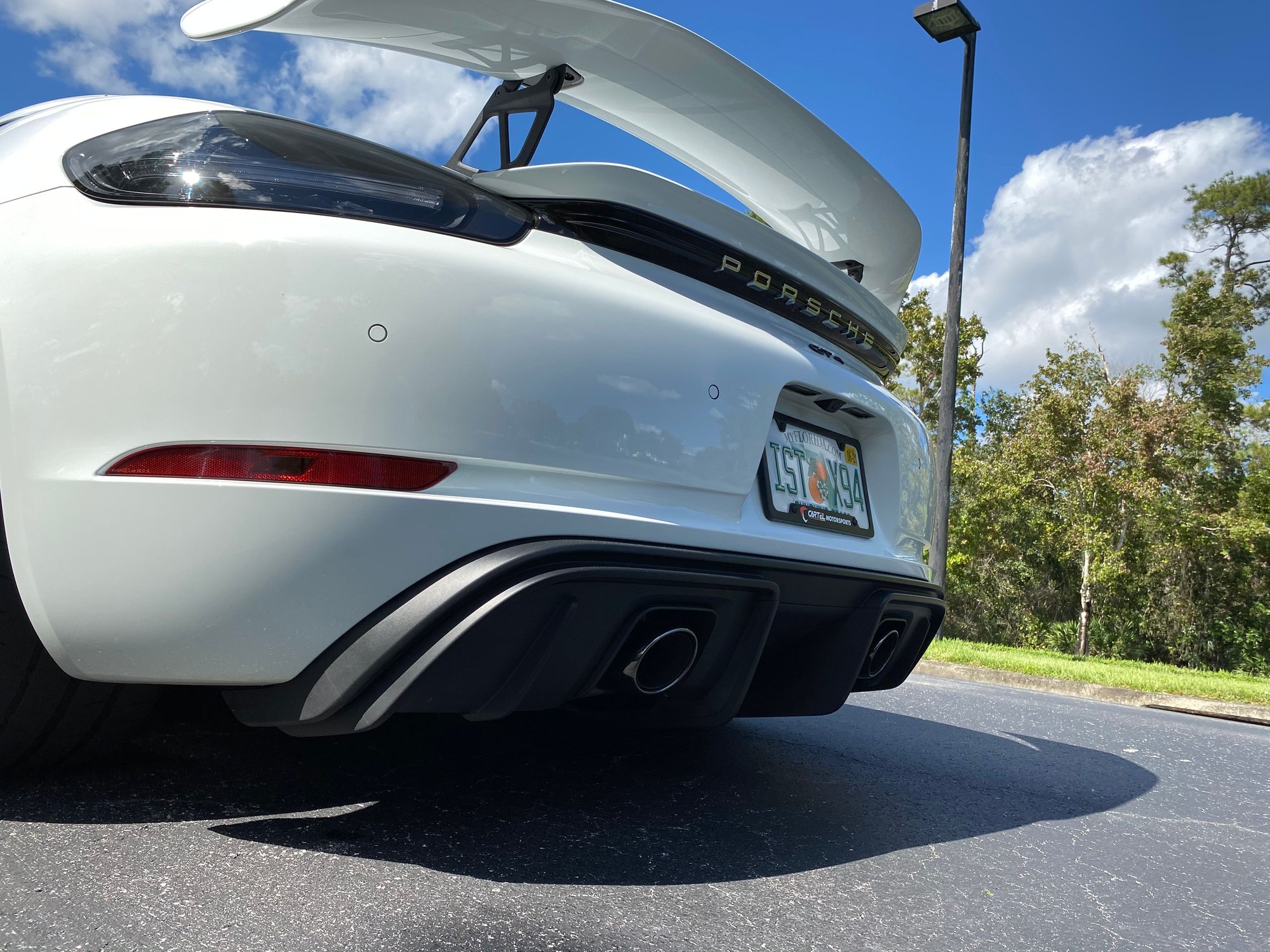 2020 Porsche 718 Cayman - **2020 718 GT4 800miles (Florida Owned) - Used - VIN WP0ACAA83LK289329 - 879 Miles - Manual - Coupe - White - Winter Springs, FL 32708, United States