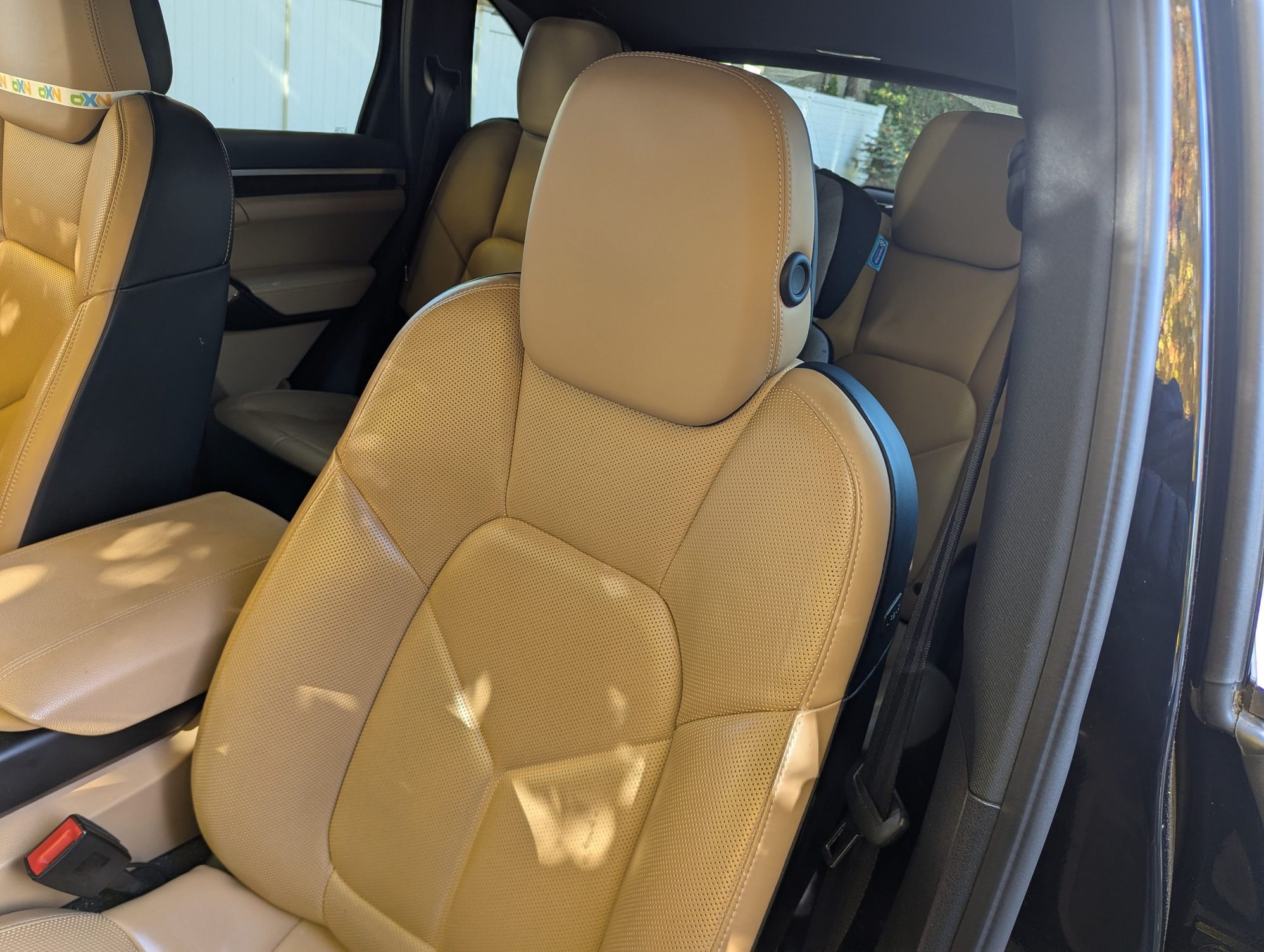 2016 Porsche Cayenne - Luxurious and capable 2016 Porsche Cayenne low mileage SUV - Used - Newtonville, MA 2460, United States