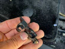 (Broken) bracket that is supposed to hood motor in place