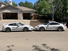 997.2 GT3 vs 997.2 GT3 RS