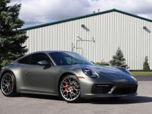 Porsche 992 C4S in Aventurine Green Metallic