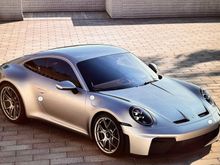 GT silver looks stunning on the 992.2 Touring with Leichtbau package