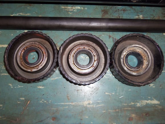 Open faces of the bearing holders. Look closely, you can see the deformed bearing pocket and moved bearing on the front bearing holder at the right.