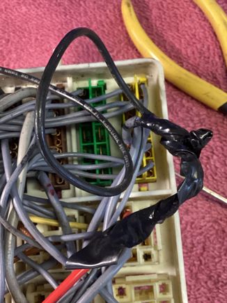 Wire was simply twisted and wrapped?! W14 to XVI Relay(EZF)87
Hooked up properly, but no idea why this was done.
W14 out goes to LH18 & EZF25