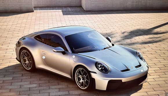 GT silver looks stunning on the 992.2 Touring with Leichtbau package