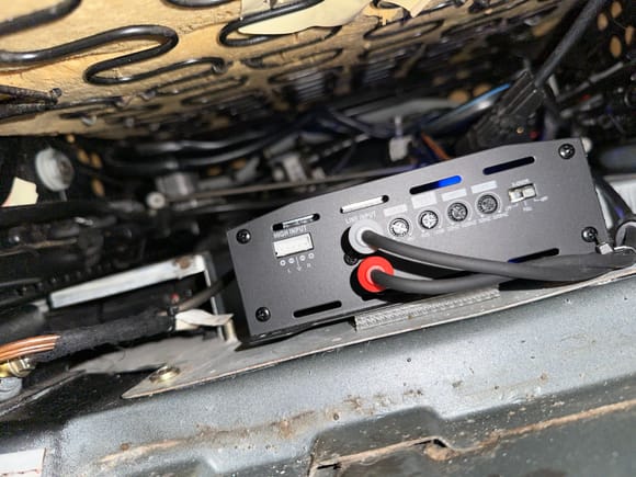 Small 2 channel amp under drivers seat runs front speakers
