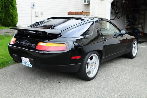 Rear aspect picture of 928