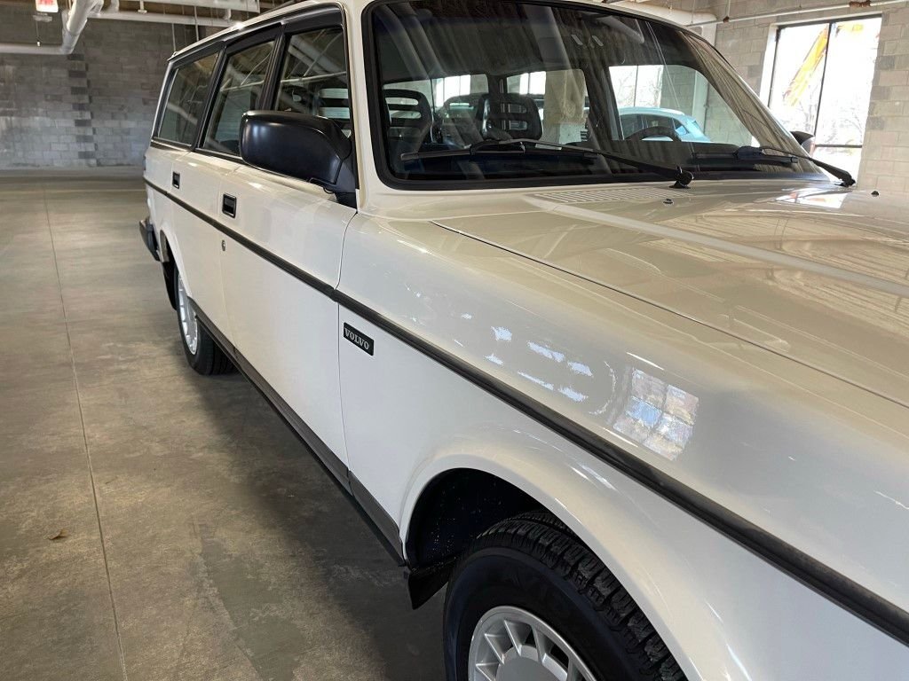 1992 Volvo 240 - 1992 Volvo 240 Wagon *One Owner* *Excellent Condition* - Used - VIN YV1AW8806N1927487 - 4 cyl - 2WD - Automatic - Wagon - White - Exton, PA 19341, United States