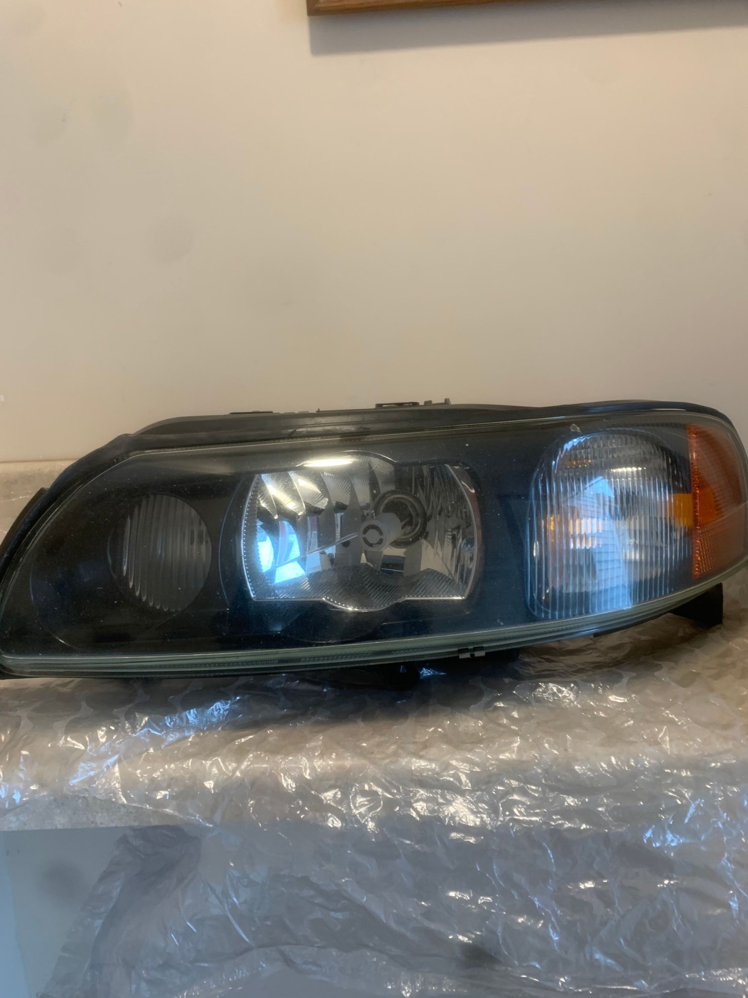 Lights - Xenon headlight assemblys - Used - 2001 to 2005 Volvo V70 - Bridgewater, MA 02324, United States