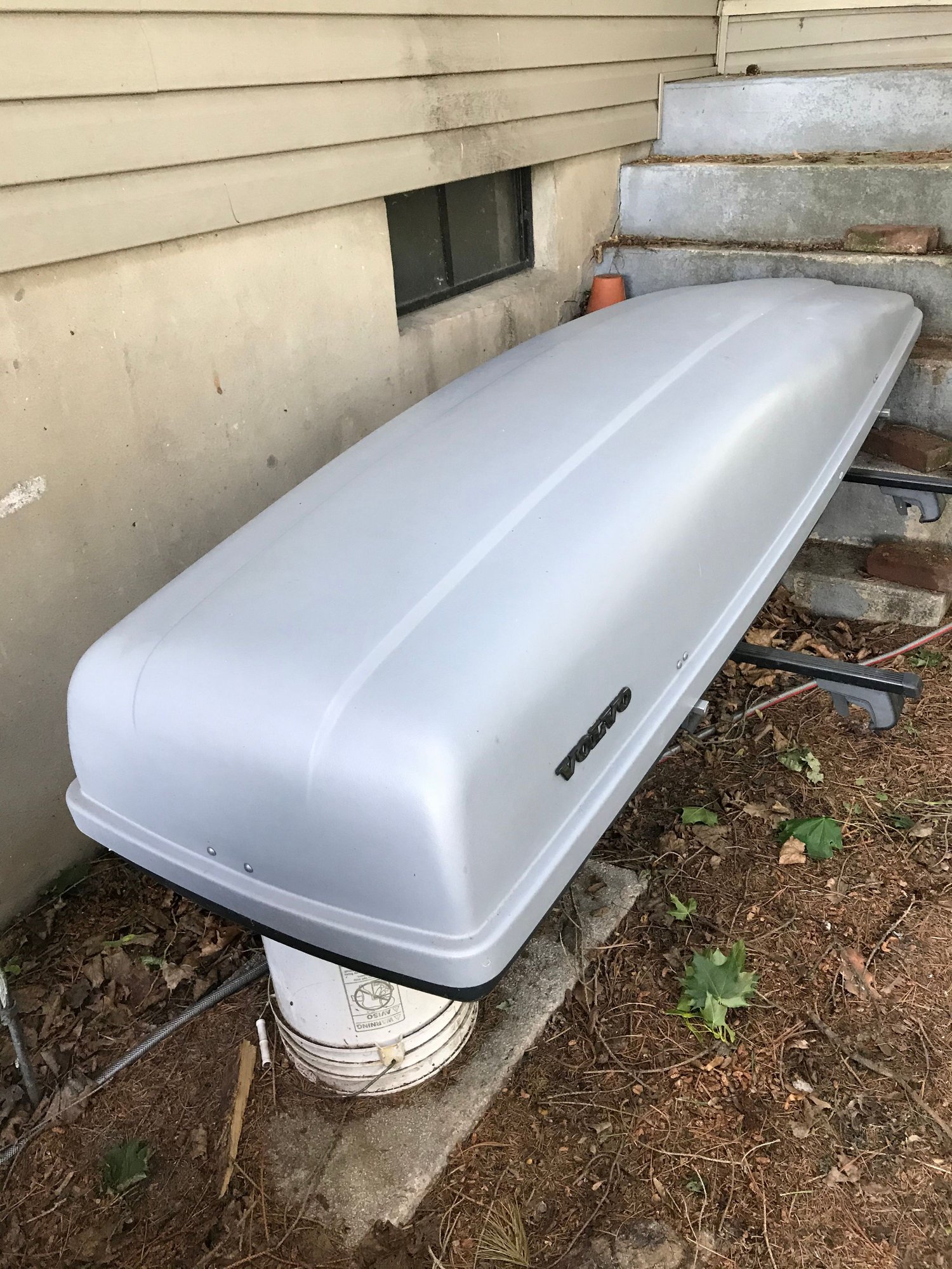 Accessories - Volvo Roof Box on Volvo Load Carrier.  Like new old stock. - Used - 2001 to 2004 Volvo V70 - Gettysburg, PA 17325, United States