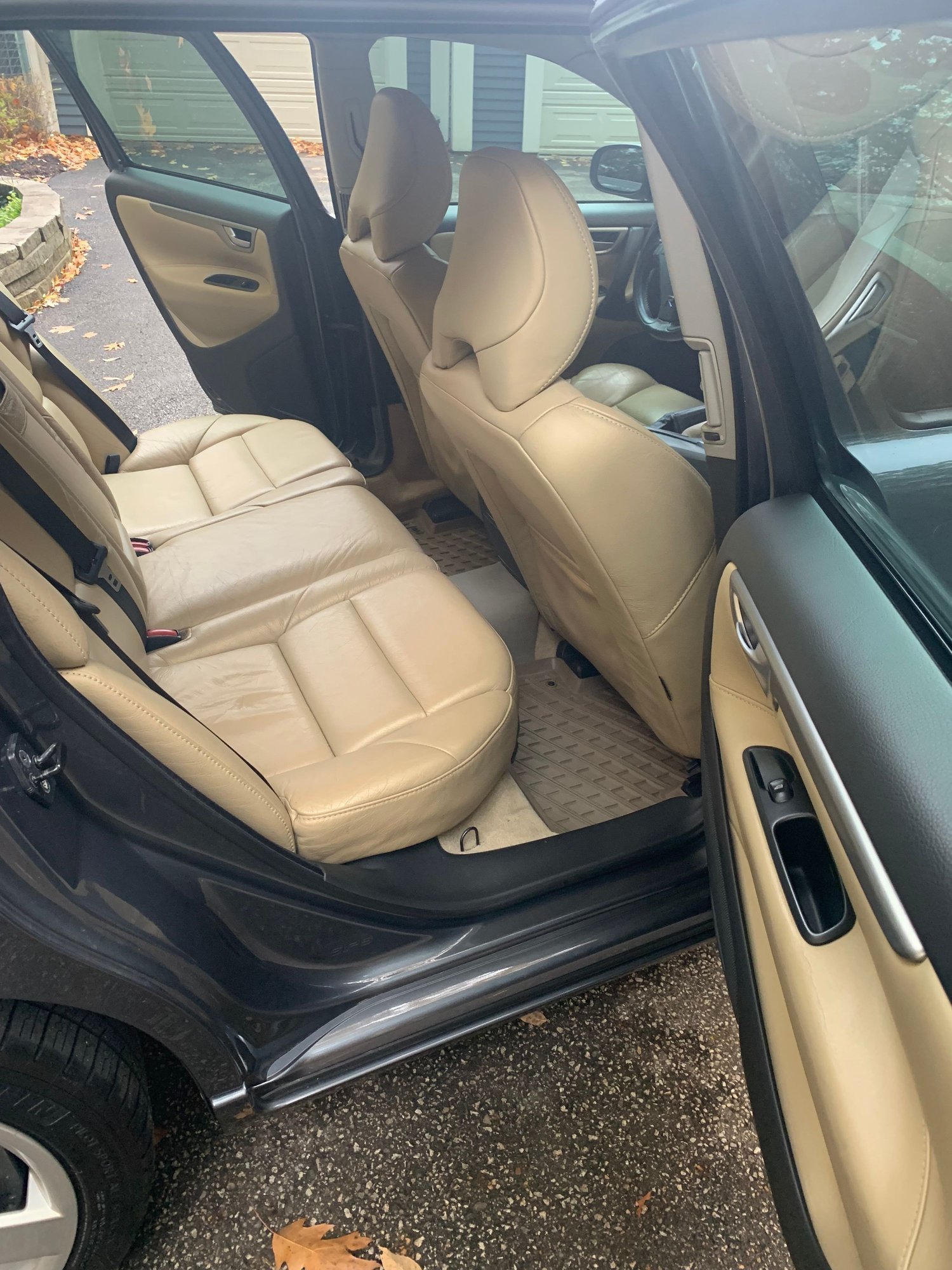 2007 Volvo V70 - 2007 V70R Grey/ Gold Gobi One owner well maintained excellent condition $ - Used - VIN YV1SJ527872632797 - 137,123 Miles - 5 cyl - AWD - Automatic - Wagon - Gray - Hinckley, OH 44233, United States