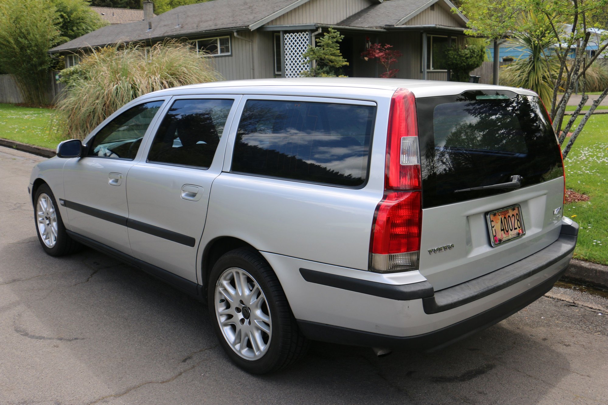 2001 Volvo V70 - 2001 volvo v70 t5 station wagon, new transmission, excellent condition - Used - Eugene, OR 97405, United States