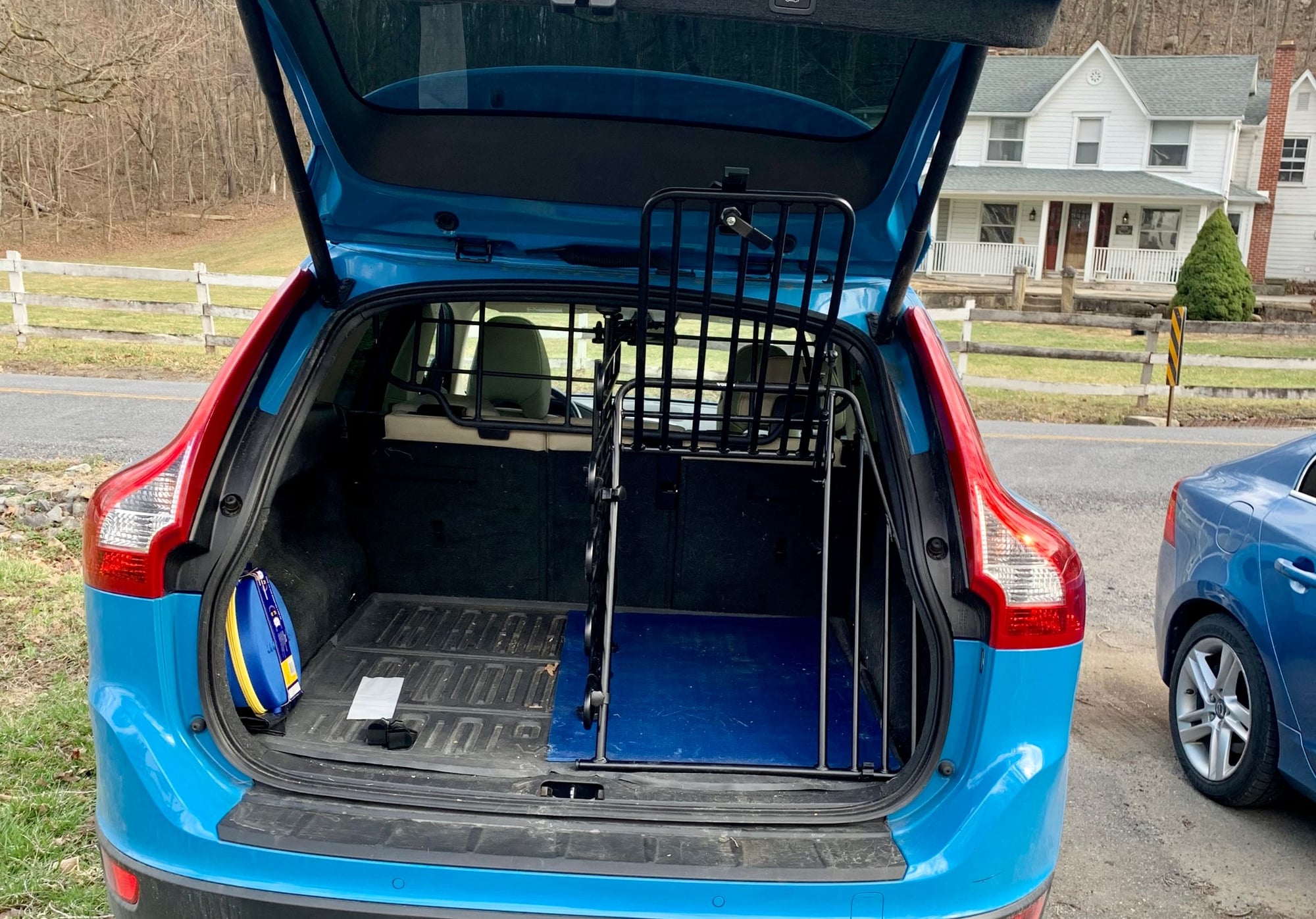 Accessories - Dog gate and cargo divider for Volvo XC60. Fits model years 2012-2017 - Used - 2012 to 2017 Volvo XC60 - Cresaptown, MD 21502, United States