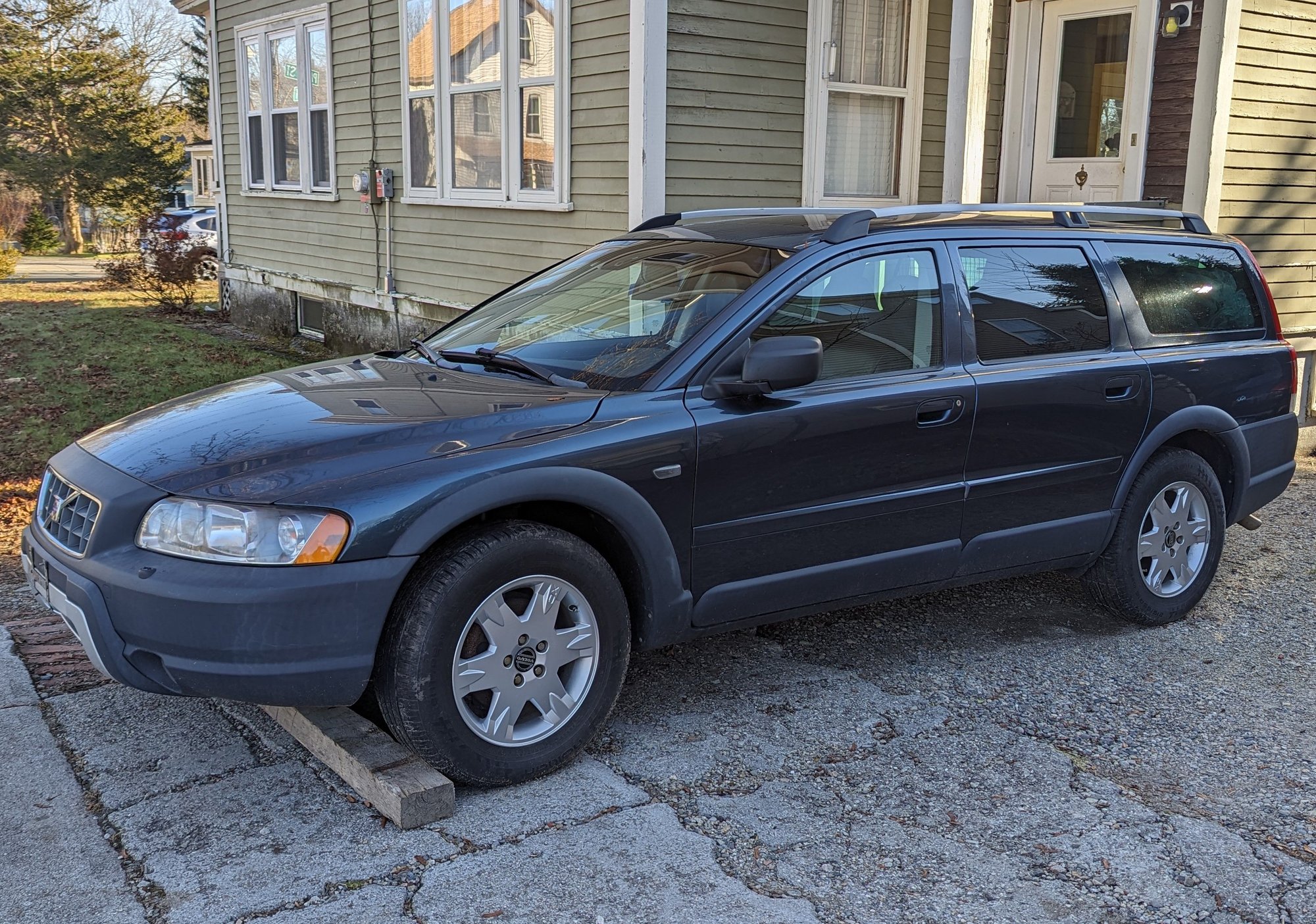 2006 Volvo XC70 - 2006 XC70 for project or parts - Used - VIN YV4SZ592861235780 - 229 Miles - 5 cyl - AWD - Automatic - Wagon - Blue - Maynard, MA 01754, United States