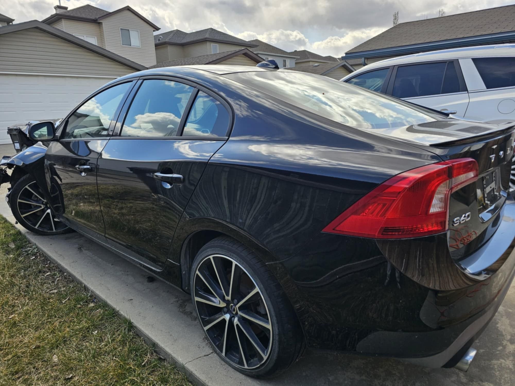 2018 Volvo S60 - 2018 Volvo S60 T5 - Spruce Grove, AB T7X0B9, Canada