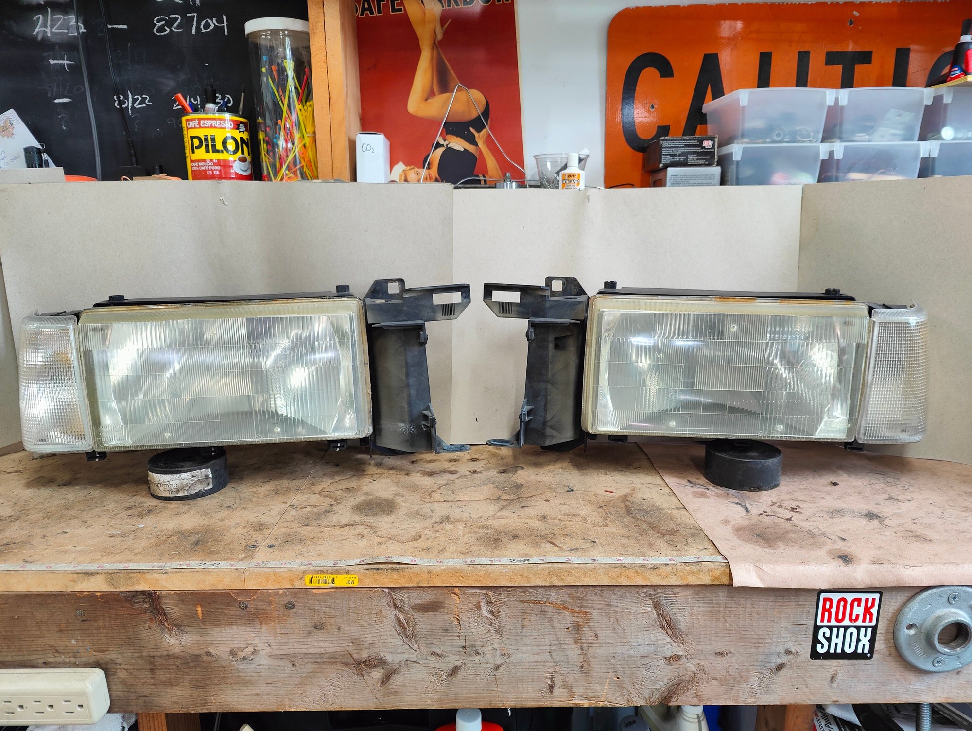 Lights - 740/940 headlight set - Used - 1992 to 1994 Volvo 940 - Broad Brook, CT 06016, United States