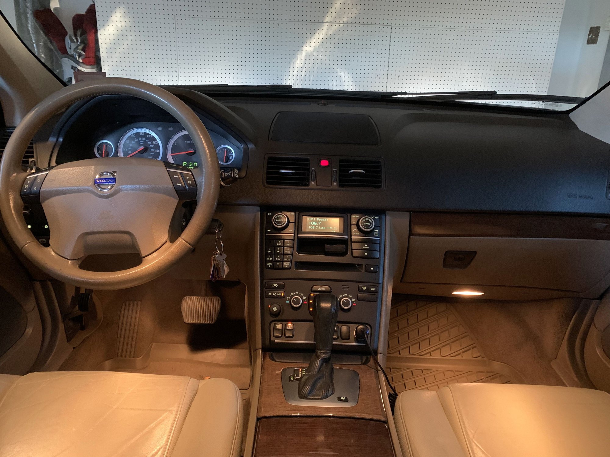 2012 Volvo XC90 - Original Owner selling Volvo XC90 AWD - Used - VIN YV4952cz8c1625885 - 100,561 Miles - 6 cyl - AWD - Automatic - SUV - Gray - Fairfield, CT 06825, United States