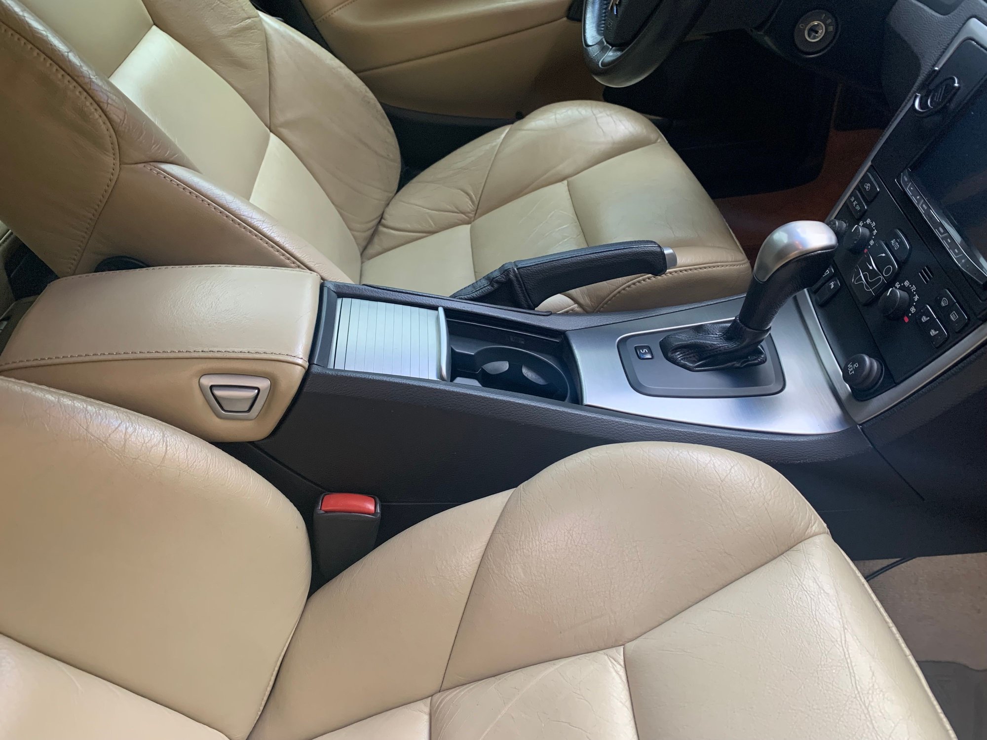 2007 Volvo V70 - 2007 V70R Grey/ Gold Gobi One owner well maintained excellent condition $ - Used - VIN YV1SJ527872632797 - 137,123 Miles - 5 cyl - AWD - Automatic - Wagon - Gray - Hinckley, OH 44233, United States