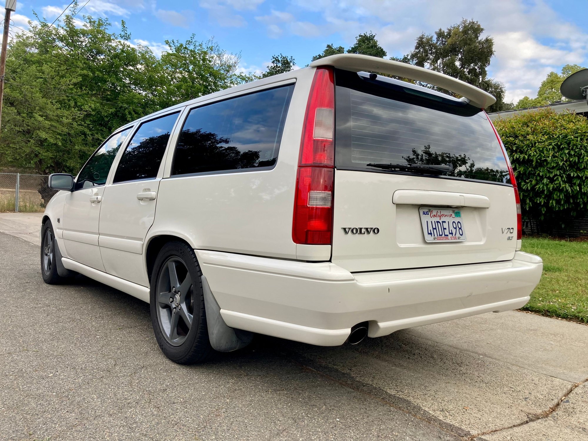 2000 Volvo V70 - 2000 VOLVO V70 V70R GLT AUTO TURBO CLEAN special interior - Used - VIN YV1LW56D4Y2637129 - 164,200 Miles - 5 cyl - 2WD - Automatic - Wagon - White - Sacramento, CA 95832, United States