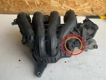 A picture I found of the manifold on a Focus with the same engine)