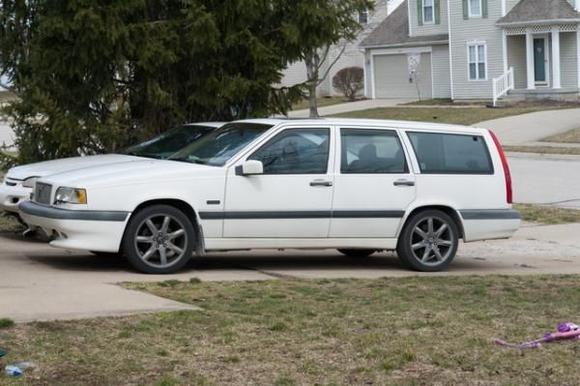 Side view. Nice aggressive stance.