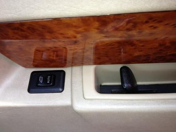Illuminated button power windows rear. Auto Up / Down for all windows.