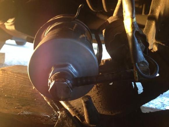 Replacing the fuel filter