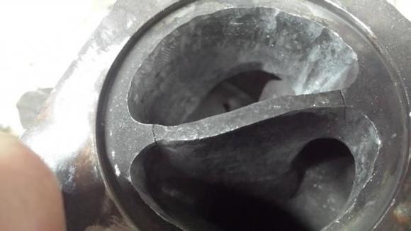 Turbo exhaust intake port
