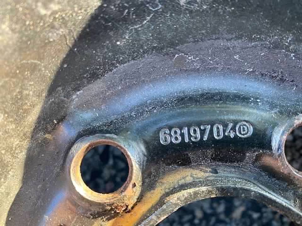 Wheels and Tires/Axles - Volvo Wheels/Tires 850, C70, S70, S90, V70, V90 - $300   NY Metro Area - Used - 1992 to 1997 Volvo 850 - 1997 to 2000 Volvo V70 - 1997 to 2000 Volvo S70 - White Plains, NY 10606, United States