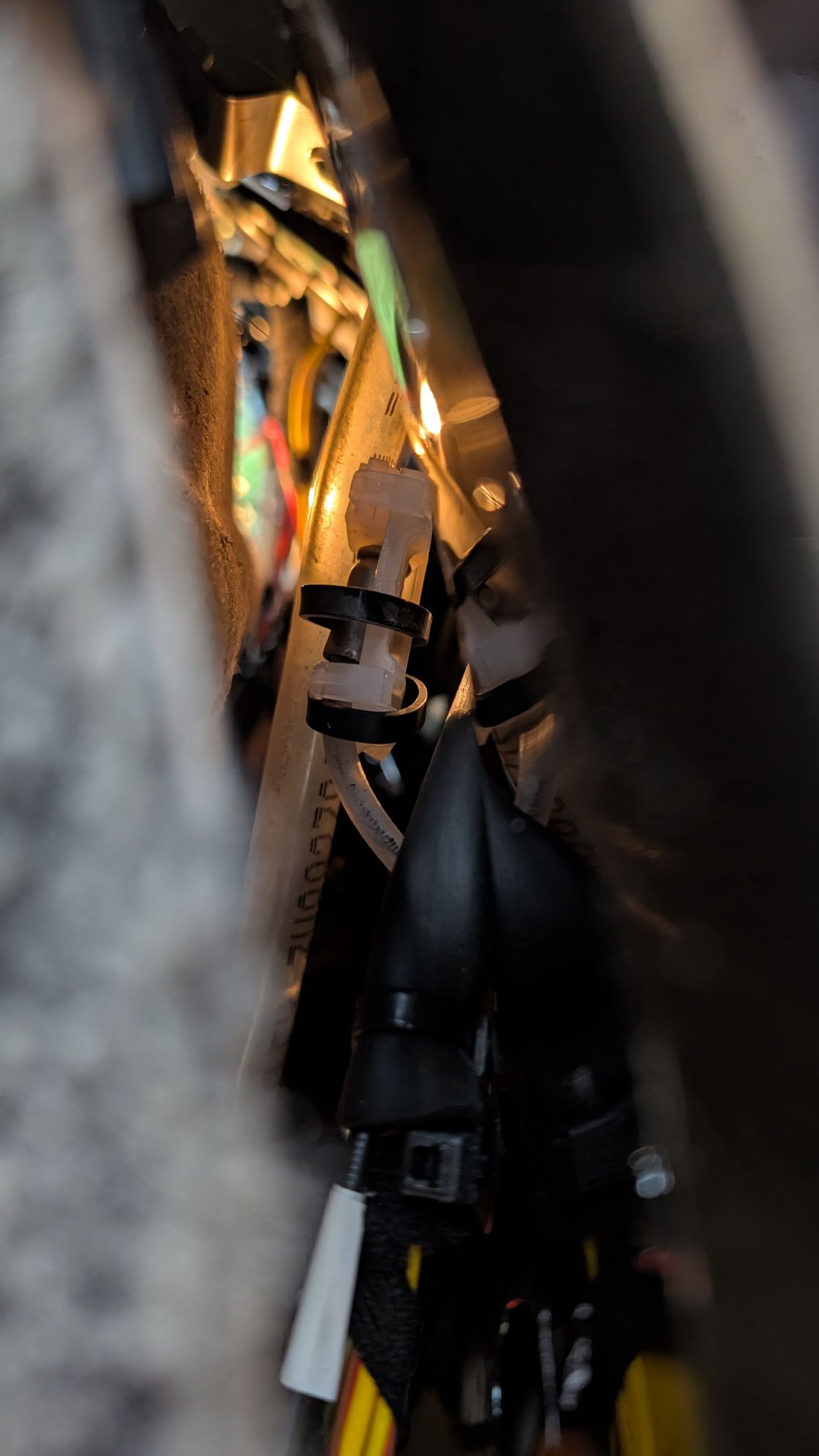 failed bodged fix on right side of spoiler mechanism.  top cable-tie not holding anything in place.  Appologies for poor picture - have not managed to get back panel fully off yet.