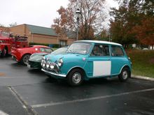 10/31/09, 8:46AM - My first visit to Katie's. This is the entire attendance that day. Peter G's fire engine, Alan's Elise, my Elise, and a classic Mini. Still, it stuck in my mind, and I went back in Spring of 2010.