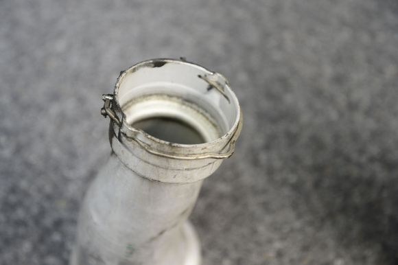 They have this little springy thing, you have to insert a srew driver into the tab opening and turn. The spring does not have to move much to be able to remove the pipess