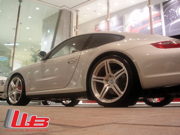 20&quot; HRE P47 in Brushed finish on Porsche 997